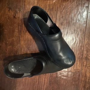 Women’s Dansko clogs, Black leather, Size 39